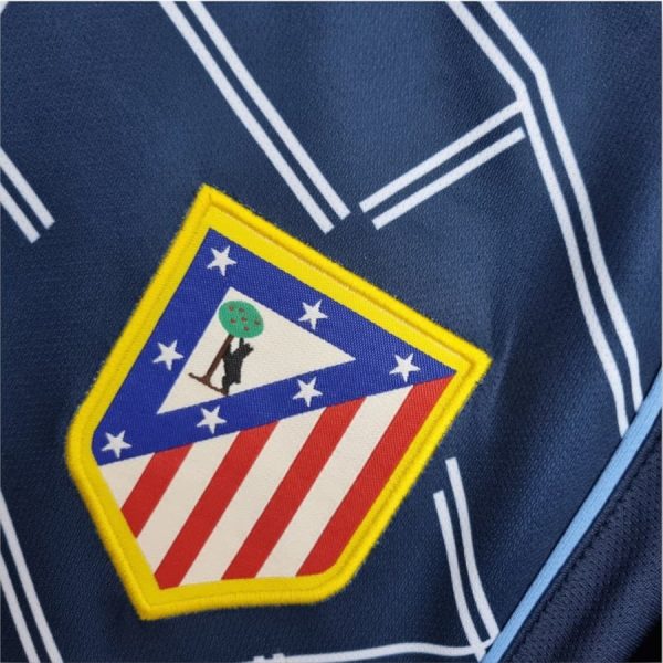 043_2e9cfd30-4337-4a9c-9701-e283169abe96_900x-Photoroom.jpg Camiseta Atletico de Madrid 2004-2005 Visitante