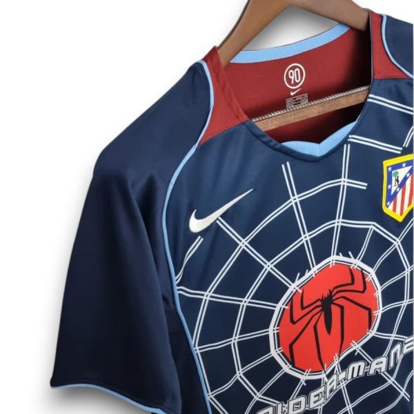 045_a020ce31-df9b-4eda-9b9b-97454aff3445_900x-Photoroom.jpg Camiseta Atletico de Madrid 2004-2005 Visitante