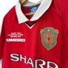 0CB8F26B-09ED-4235-8950-A03E01B77DCD.jpg Camiseta Manchester United 1999-2000 Local Final UCL