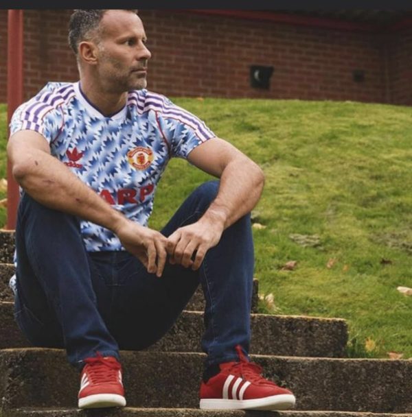 90-92-visitante.jpg Camiseta Manchester United 1990-1992 Visitante