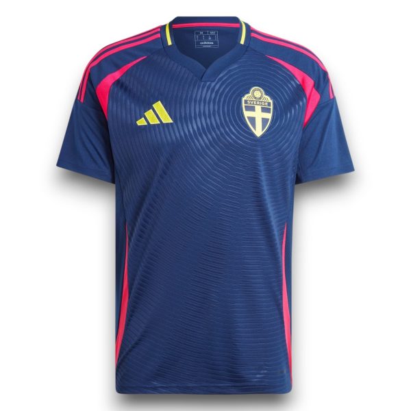 B8aZRtF64z6yh4g.jpg Camiseta Suecia 2024-2025 Visitante