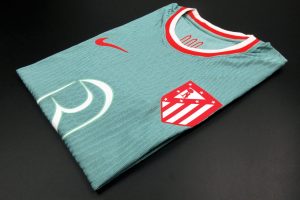 E0FA84F1-8415-4A48-BA6F-93002F3E6647-scaled-1.jpg Camiseta Atletico de Madrid 2024-2025 Visitante – Version Pro Player