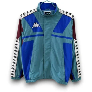 b-akapparetromodelgreenwithbluewindbreakerjacket-Photoroom-Photoroom.webp Chaqueta Barcelona Retro – Cortavientos