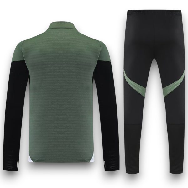 bayern-25-26-dark-green-training-suit-1.jpg Chándal Bayern Múnich 2025-2026 Dark Green – Entrenamiento