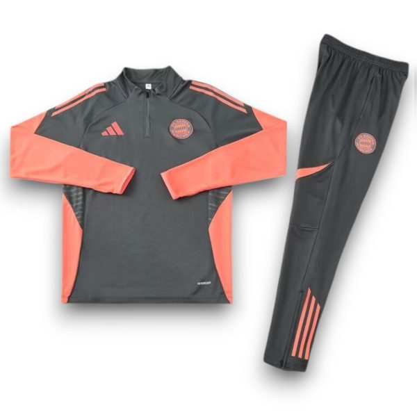 bayern-25-26-dark-grey-with-orange-training-suit-kid-size2-Photoroom.jpg Chándal Bayern Múnich 2025-2026 Visitante – Entrenamiento