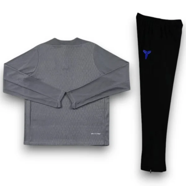 chandal-bracelona-25-26-entrenamiento1.webp Chándal Barcelona 2025-2026 Cuarto – Entrenamiento