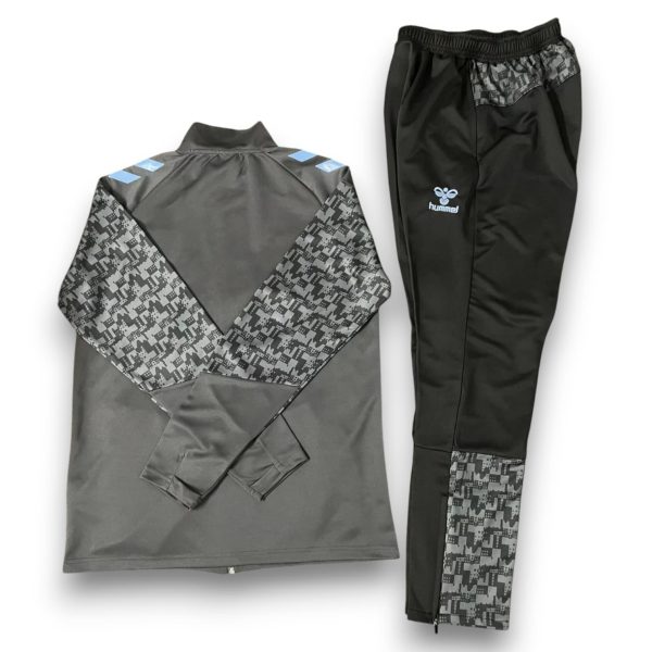 chandal-malaga-24-25-cremallera.jpg Chándal Málaga 2024-2025 – Cremallera