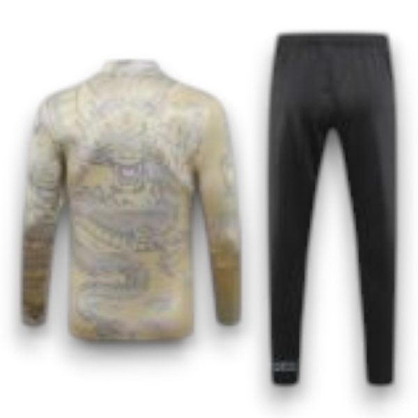 comprar-Chandal-Real-Madrid-2023-2024-Dragon-Entrenamiento-1-1-150x150-Photoroom.jpg Chándal Real Madrid 2023-2024 Dragon 2 – Entrenamiento