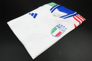 comprar-camiseta-futbol-italia-2024-visitante-pro-player-1-scaled-1.jpg Camiseta Italia 2024-2025 Visitante – Version Pro Player