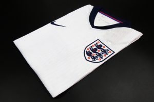 comprar-camiseta-futbol-pro-player-2024-2025-inglaterra-scaled-1.jpg Camiseta Inglaterra 2024-2025 Local – Version Pro Player