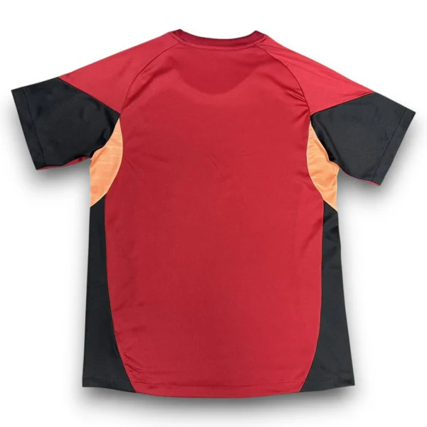 fbee4e83.webp Camiseta Liverpool 2025-2026 Local Entrenamiento