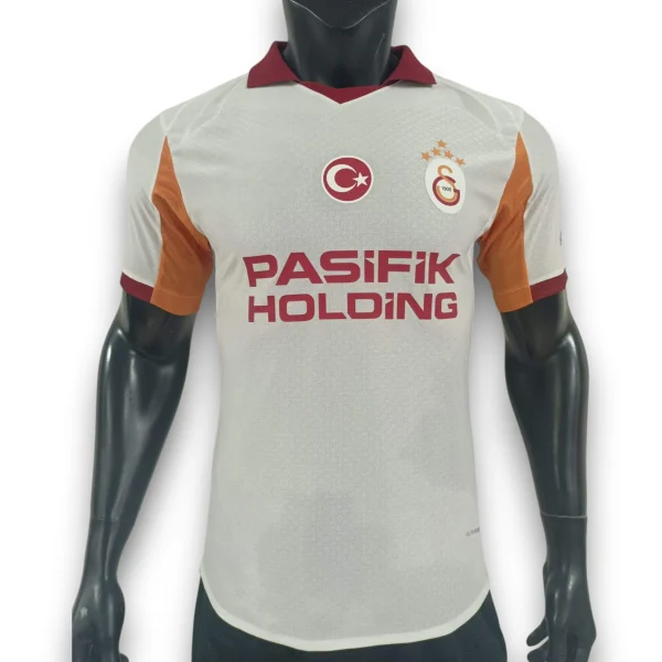 galatasharay-25-26-white-away-player-version-2.webp Camiseta Galatasaray 2025-2026 Visitante – Version Pro Player