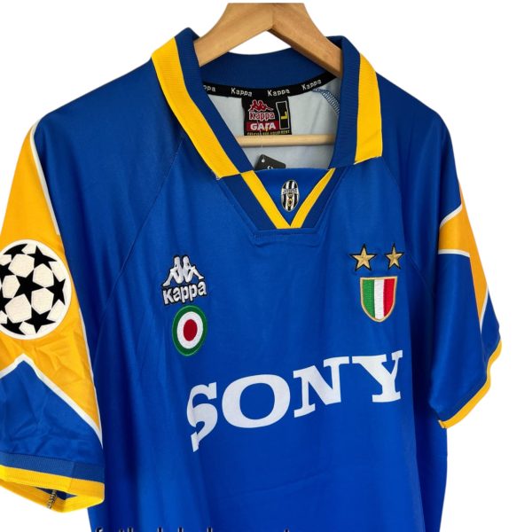 image_592332c3-4958-47ab-a72e-bc3b7d0afa7c-Photoroom.jpg Camiseta Juventus 1995-1996 Visitante Final UCL