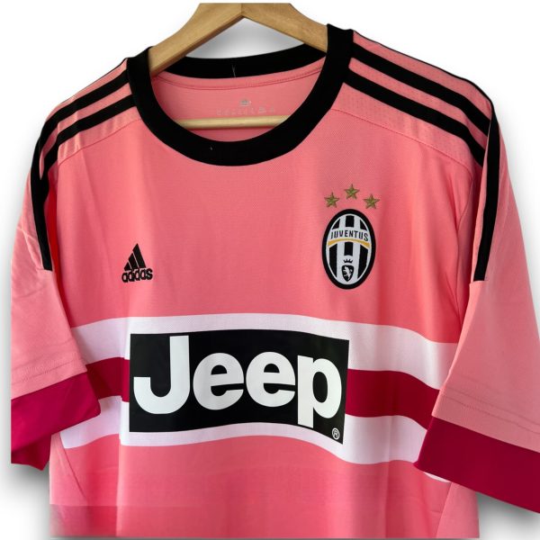 image_ad6fa2cf-b187-4680-8212-8e0548d776ac-Photoroom.jpg Camiseta Juventus 2015-2016 Visitante