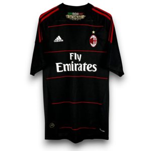 pfc-vintage-classic-retro-football-soccer-shirts-jersey-world-cup-fifa-2022-qatar-162-Photoroom.jpg Camiseta AC Milan 2010-2011 Alternativa