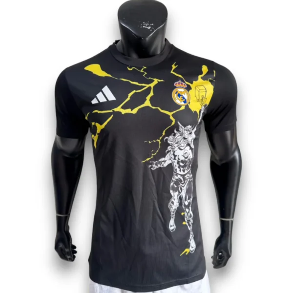 real-madrid-25-26-marbel-pro-player.webp Camiseta Real Madrid x Marvel 2025-2026 – Version Pro Player