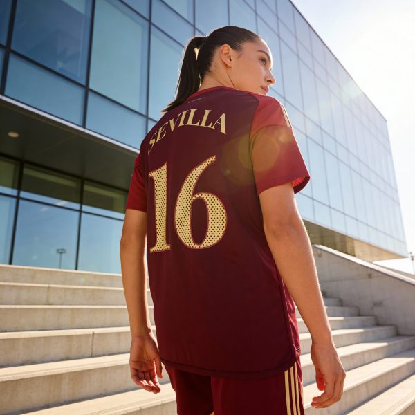 tmpe6s5q41u-scaled-1.jpg Camiseta Sevilla 2025-2026 Edición Rocío Osorno